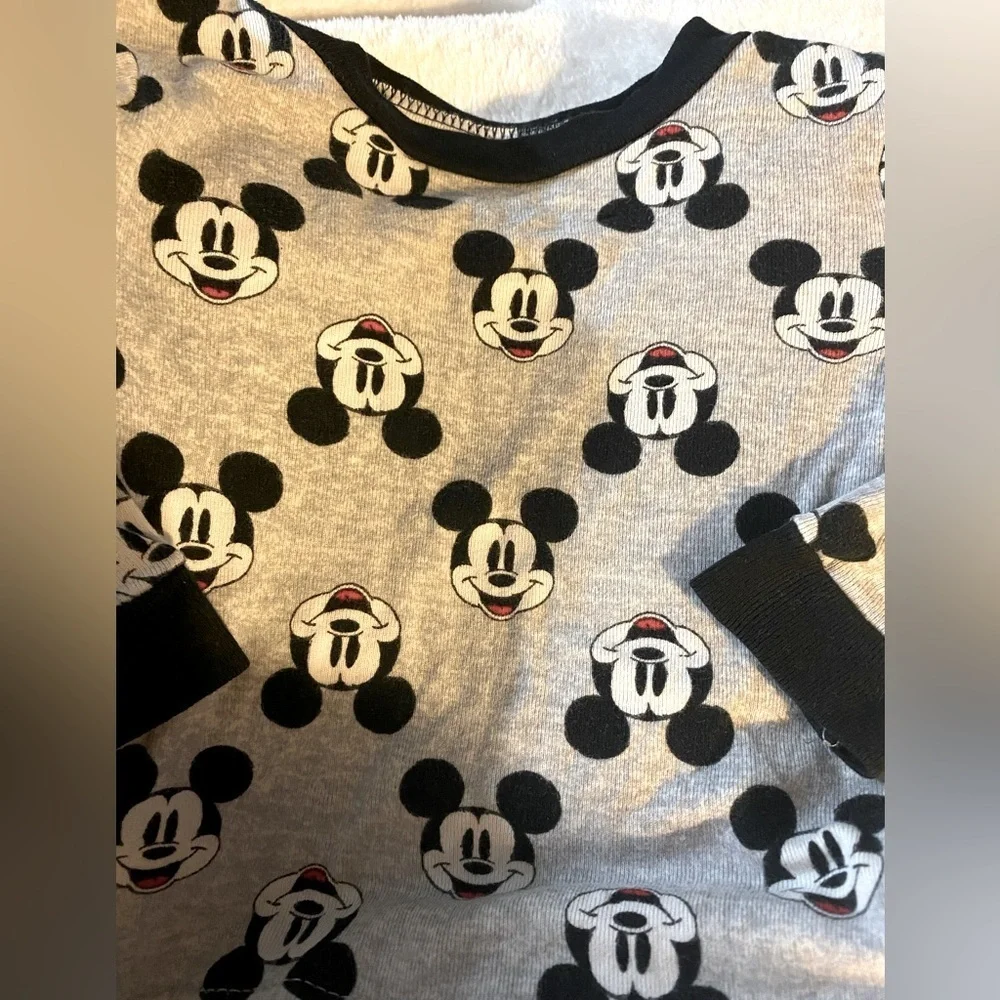 EUC Disney Mickey Mouse Long Sleeve Graphic Tee, T-shirt, Sz 18M, Novelty​